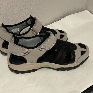 NWOB Geox Respira Closed Toe Sandals 41